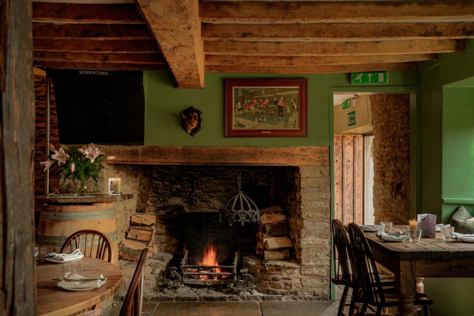 The Bell Inn เล็คเลด ภายนอก รูปภาพ
